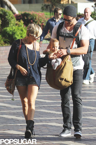 Chris Hemsworth and Elsa Pataky Stroll in Sydney With Baby India Chris Hemsworth and Elsa Pataky Stroll in Sydney With Baby India