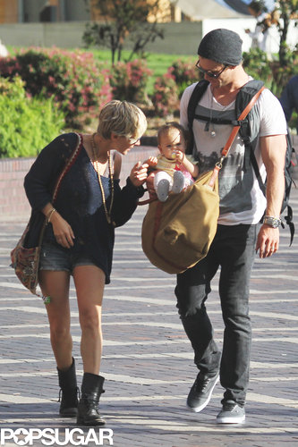 Chris Hemsworth and Elsa Pataky Stroll in Sydney With Baby India Chris Hemsworth and Elsa Pataky Stroll in Sydney With Baby India