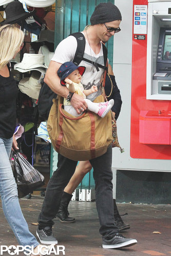 Chris Hemsworth and Elsa Pataky Stroll in Sydney With Baby India Chris Hemsworth and Elsa Pataky Stroll in Sydney With Baby India