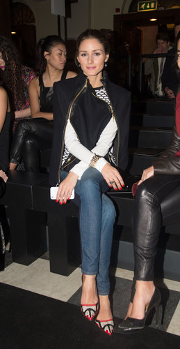 Sitting front row at Sass & Bide in London, Olivia worked a black-and-white printed Tibi sweater with a dual-zipper cape and red printed pumps.
Sitting front row at Sass & Bide in London, Olivia worked a black-and-white printed Tibi sweater with a dual-zipper cape and red printed pumps.