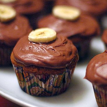 Banana Cupcakes with Dulce de Leche and Chocolate