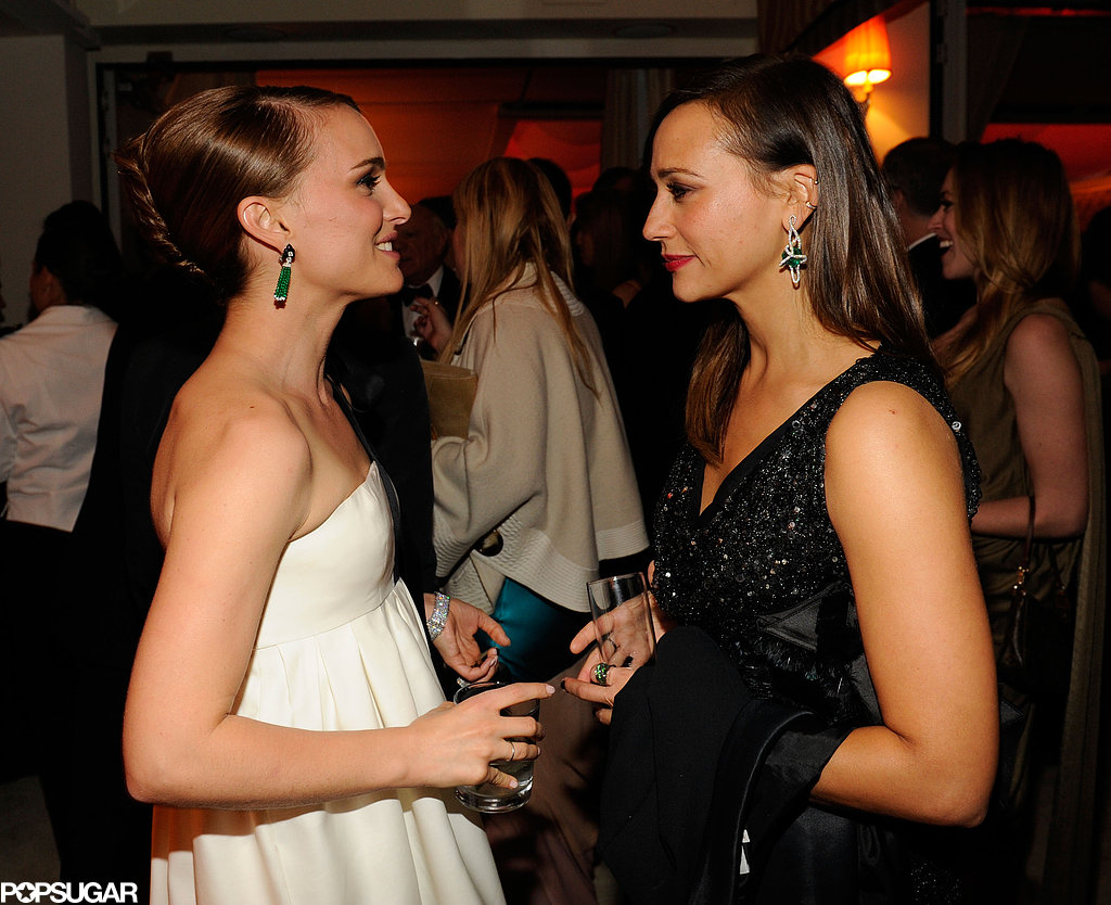 Harvard girls Natalie Portman and Rashida Jones chatted at Vanity Fair's Oscar afterparty.
Harvard girls Natalie Portman and Rashida Jones chatted at Vanity Fair's Oscar afterparty.