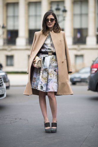 Sweet daytime style in the form of a pretty printed dress and chic camel coat to top it off.
Source: Le 21ème | Adam Katz Sinding
Sweet daytime style in the form of a pretty printed dress and chic camel coat to top it off.
Source: Le 21ème | Adam Katz Sinding