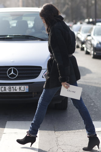We'd know that look anywhere — Emmanuelle Alt showed off her signature Parisian-chic take on denim between shows.
We'd know that look anywhere — Emmanuelle Alt showed off her signature Parisian-chic take on denim between shows.