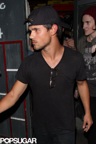Kristen Stewart and Taylor Lautner Catch a Concert Sans Robert Pattinson Kristen Stewart and Taylor Lautner Catch a Concert Sans Robert Pattinson