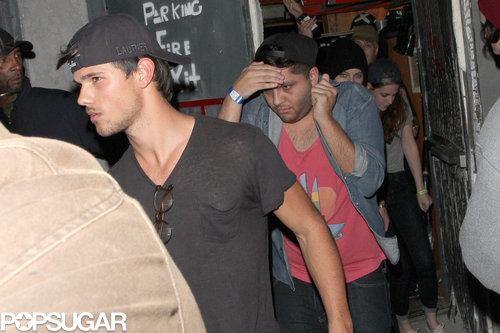 Kristen Stewart and Taylor Lautner Catch a Concert Sans Robert Pattinson Kristen Stewart and Taylor Lautner Catch a Concert Sans Robert Pattinson