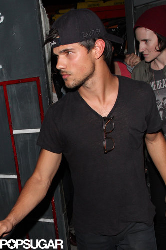 Kristen Stewart and Taylor Lautner Catch a Concert Sans Robert Pattinson Kristen Stewart and Taylor Lautner Catch a Concert Sans Robert Pattinson
