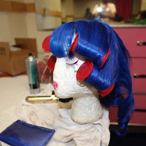 Katy Perry showed off her iconic blue wig in its resting state.
Source: Instagram user californiacat
Katy Perry showed off her iconic blue wig in its resting state.
Source: Instagram user californiacat