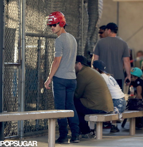 Kristen Stewart Goes Up to Bat With Taylor Lautner Kristen Stewart Goes Up to Bat With Taylor Lautner