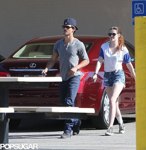 Kristen Stewart Goes Up to Bat With Taylor Lautner Kristen Stewart Goes Up to Bat With Taylor Lautner