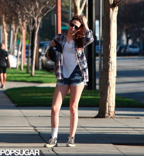 Kristen Stewart Goes Up to Bat With Taylor Lautner Kristen Stewart Goes Up to Bat With Taylor Lautner