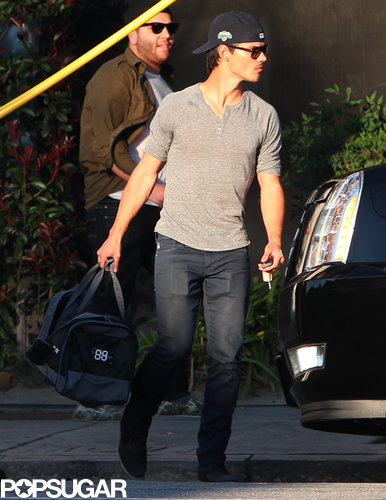Kristen Stewart Goes Up to Bat With Taylor Lautner Kristen Stewart Goes Up to Bat With Taylor Lautner