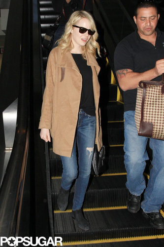 Emma Stone rode the escalator.
Emma Stone rode the escalator.