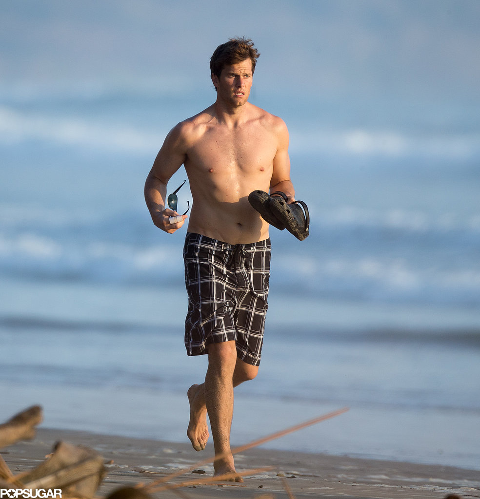 Tom-Brady-went-shirtless-Costa-Rica.jpg