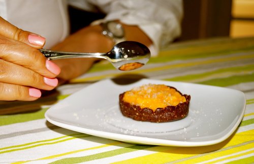 Chocolate-Mango Tartlets (raw)