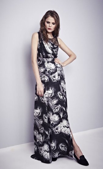 We love that Nonoo paired this black-and-white printed floral gown with casual loafers — genius juxtaposition.
We love that Nonoo paired this black-and-white printed floral gown with casual loafers — genius juxtaposition.