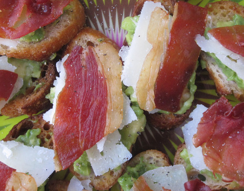 Crisped Proscuitto and Avocado Crostini Crisped Proscuitto and Avocado Crostini