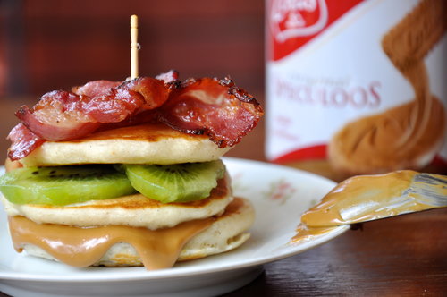 Mini Speculoos, Kiwi, and Bacon Pancake Stacks