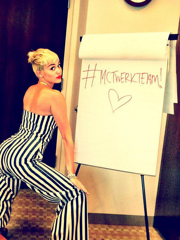 Miley Cyrus showed off her dance moves and a new hashtag.
Source: Twitter user mileycyrus
Miley Cyrus showed off her dance moves and a new hashtag.
Source: Twitter user mileycyrus