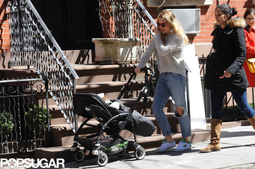 Sienna Miller wore distressed jeans.
Sienna Miller wore distressed jeans.