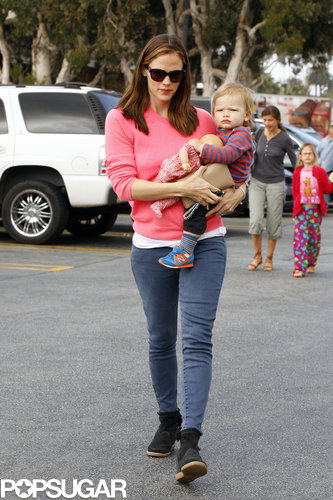 Jennifer Garner wore a pink sweater.
Jennifer Garner wore a pink sweater.