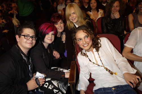 Jack Osbourne, Kelly Osbourne, and Sharon Osbourne posed in the audience with Natalie Portman and Nicole Kidman in 2002.
Jack Osbourne, Kelly Osbourne, and Sharon Osbourne posed in the audience with Natalie Portman and Nicole Kidman in 2002.