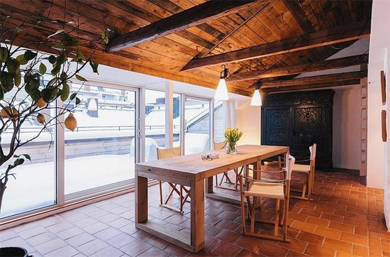 Wooden beams and greenhouse plants give the dining room an earthy vibe.
Source: Sotheby's
Wooden beams and greenhouse plants give the dining room an earthy vibe.
Source: Sotheby's