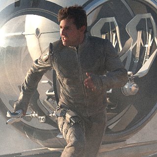 Tom Cruise in Oblivion Pictures