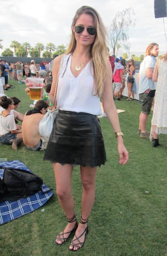 This cool take on black and white comprised a scalloped leather skirt and a silky tank.
Source: Chi Diem Chau
This cool take on black and white comprised a scalloped leather skirt and a silky tank.
Source: Chi Diem Chau