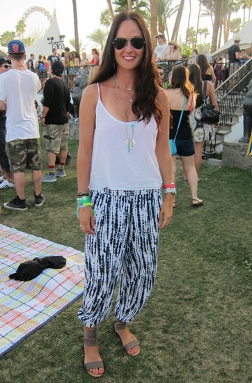 Baggy printed trousers injected a bohemian aesthetic to this effortlessly chic look.
Source: Chi Diem Chau
Baggy printed trousers injected a bohemian aesthetic to this effortlessly chic look.
Source: Chi Diem Chau