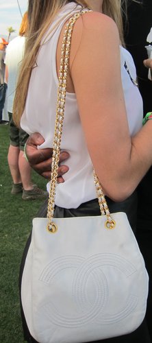 Is there nowhere that a Chanel purse doesn't look perfect?
Is there nowhere that a Chanel purse doesn't look perfect?