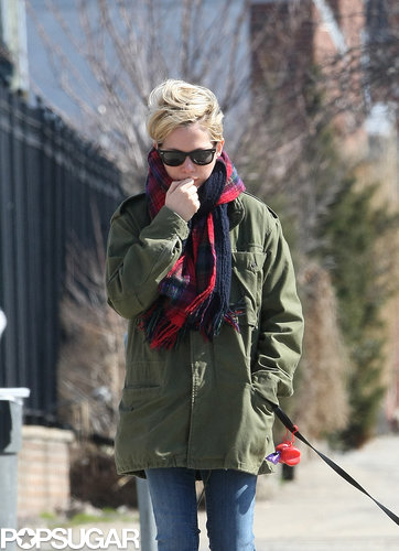 Michelle Williams Keeps It Casual During a Lucky Sunday Stroll Michelle Williams Keeps It Casual During a Lucky Sunday Stroll