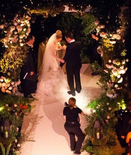 Hilary Duff and Mike Comrie had an evening ceremony in Santa Barbara in August 2010 for which the bride chose an over-the-top Vera Wang gown.
Hilary Duff and Mike Comrie had an evening ceremony in Santa Barbara in August 2010 for which the bride chose an over-the-top Vera Wang gown.