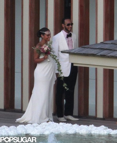 A pregnant Alicia Keys and Swizz Beatz tied the knot in July 2010 on the island of Corsica. The beautiful bride matched her strapless Vera Wang gown with an exquisite headpiece.
A pregnant Alicia Keys and Swizz Beatz tied the knot in July 2010 on the island of Corsica. The beautiful bride matched her strapless Vera Wang gown with an exquisite headpiece.