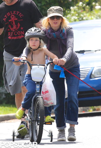Naomi Watts helped push her son Sasha Schreiber on a bike in LA on Sunday.
Naomi Watts helped push her son Sasha Schreiber on a bike in LA on Sunday.