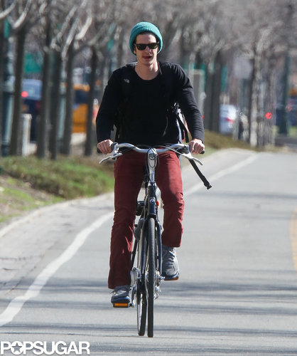 Andrew Garfield rode his Batavus bike on the West Side Highway in NYC.
Andrew Garfield rode his Batavus bike on the West Side Highway in NYC.
