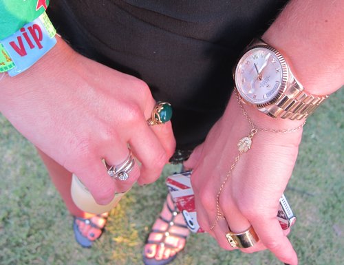 This mix of rose, yellow, and white-gold pieces gave us the feeling that she was wearing all her favorite pieces at once, and there's no rule against that!
This mix of rose, yellow, and white-gold pieces gave us the feeling that she was wearing all her favorite pieces at once, and there's no rule against that!