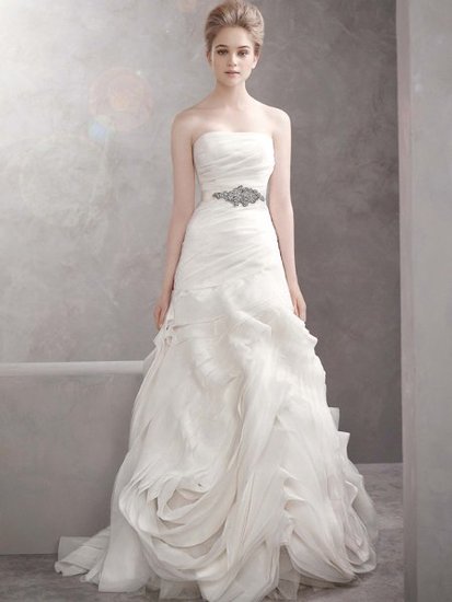 Want to get married in a Vera Wang but don't want to spend a lot of money? Then this Vera Wang For David's Bridal organza fit-and-flare gown ($1,248) is calling your name.
Want to get married in a Vera Wang but don't want to spend a lot of money? Then this Vera Wang For David's Bridal organza fit-and-flare gown ($1,248) is calling your name.