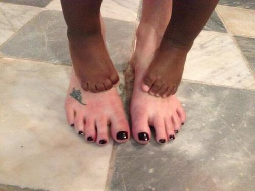 Charlize Theron shared an adorable photo of her and her son, Jackson, going barefoot for TOMS's One Day Without Shoes event.
Source: Twitter user CharlizeAfrica
Charlize Theron shared an adorable photo of her and her son, Jackson, going barefoot for TOMS's One Day Without Shoes event.
Source: Twitter user CharlizeAfrica