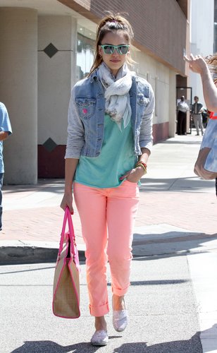 Jessica went back to the '80s, wearing a Jet by John Eshaya sweatshirt-sleeved denim jacket with coral J Brand jeans, a high ponytail, and turquoise shades in LA.
Jessica went back to the '80s, wearing a Jet by John Eshaya sweatshirt-sleeved denim jacket with coral J Brand jeans, a high ponytail, and turquoise shades in LA.