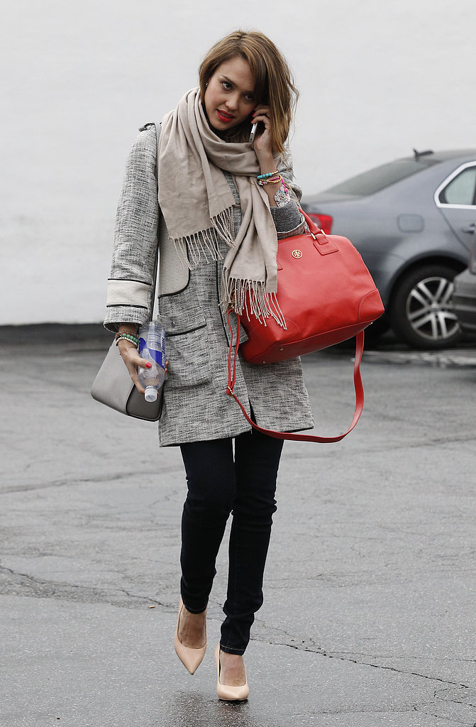 Jessica Alba proved the power of a statement coat in a tweed H&M creation, paired with dark skinnies, while shopping around LA.
Jessica Alba proved the power of a statement coat in a tweed H&M creation, paired with dark skinnies, while shopping around LA.