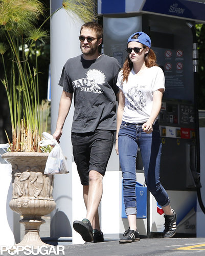 Kristen Stewart and Robert Pattinson ran errands together in sunny LA.
Kristen Stewart and Robert Pattinson ran errands together in sunny LA.