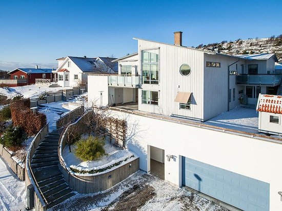 Built in 2003, the property looks out over the coast of Sweden.
Source: Sotheby's
Built in 2003, the property looks out over the coast of Sweden.
Source: Sotheby's