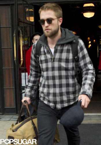 Robert Pattinson left his hotel in NYC.
Robert Pattinson left his hotel in NYC.