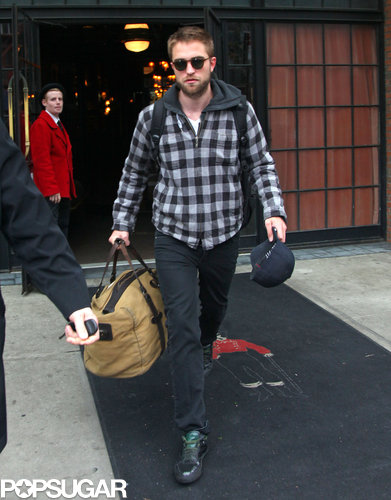 Robert Pattinson Returns to LA After a Mini Big Apple Trip Robert Pattinson Returns to LA After a Mini Big Apple Trip