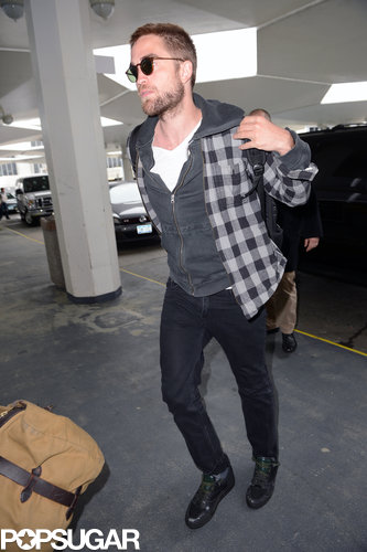 Robert Pattinson Returns to LA After a Mini Big Apple Trip Robert Pattinson Returns to LA After a Mini Big Apple Trip