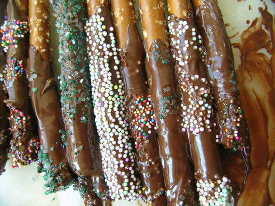 Chocolate-Dipped Pretzels Chocolate-Dipped Pretzels