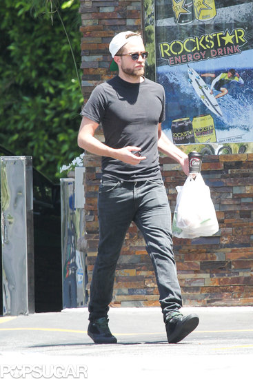 Robert Pattinson got snacks. Robert Pattinson got snacks.