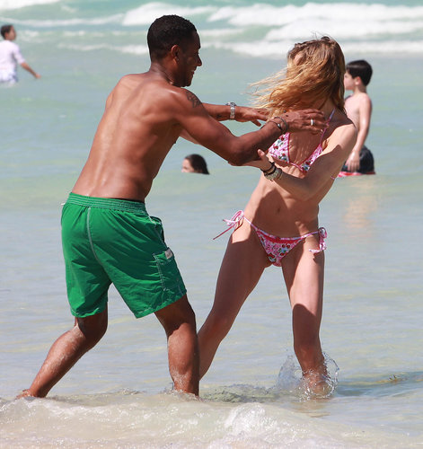 Doutzen Dons a Bikini For a Playful PDA Session With Sunnery Doutzen Dons a Bikini For a Playful PDA Session With Sunnery