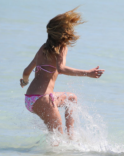 Doutzen Dons a Bikini For a Playful PDA Session With Sunnery Doutzen Dons a Bikini For a Playful PDA Session With Sunnery